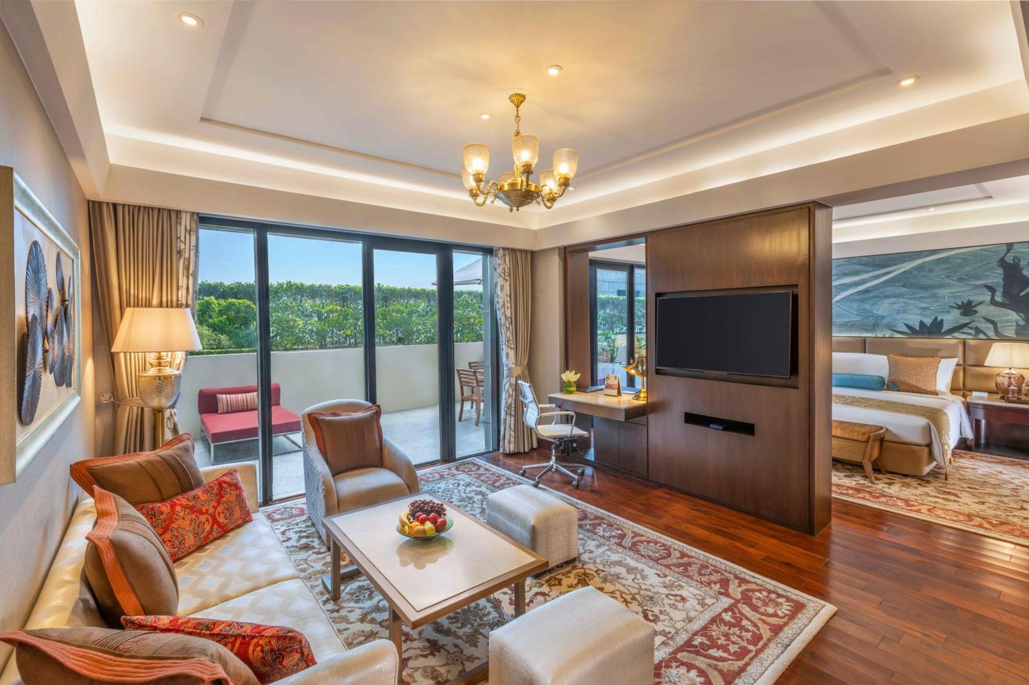 The Leela Ambience Convention Hotel Delhi Nova Deli Exterior foto Suite at The Oberoi, Mumbai
