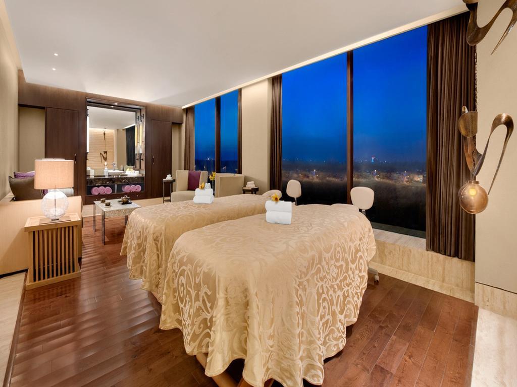 The Leela Ambience Convention Hotel Delhi Nova Deli Exterior foto The Spa at The Ritz-Carlton, Dubai